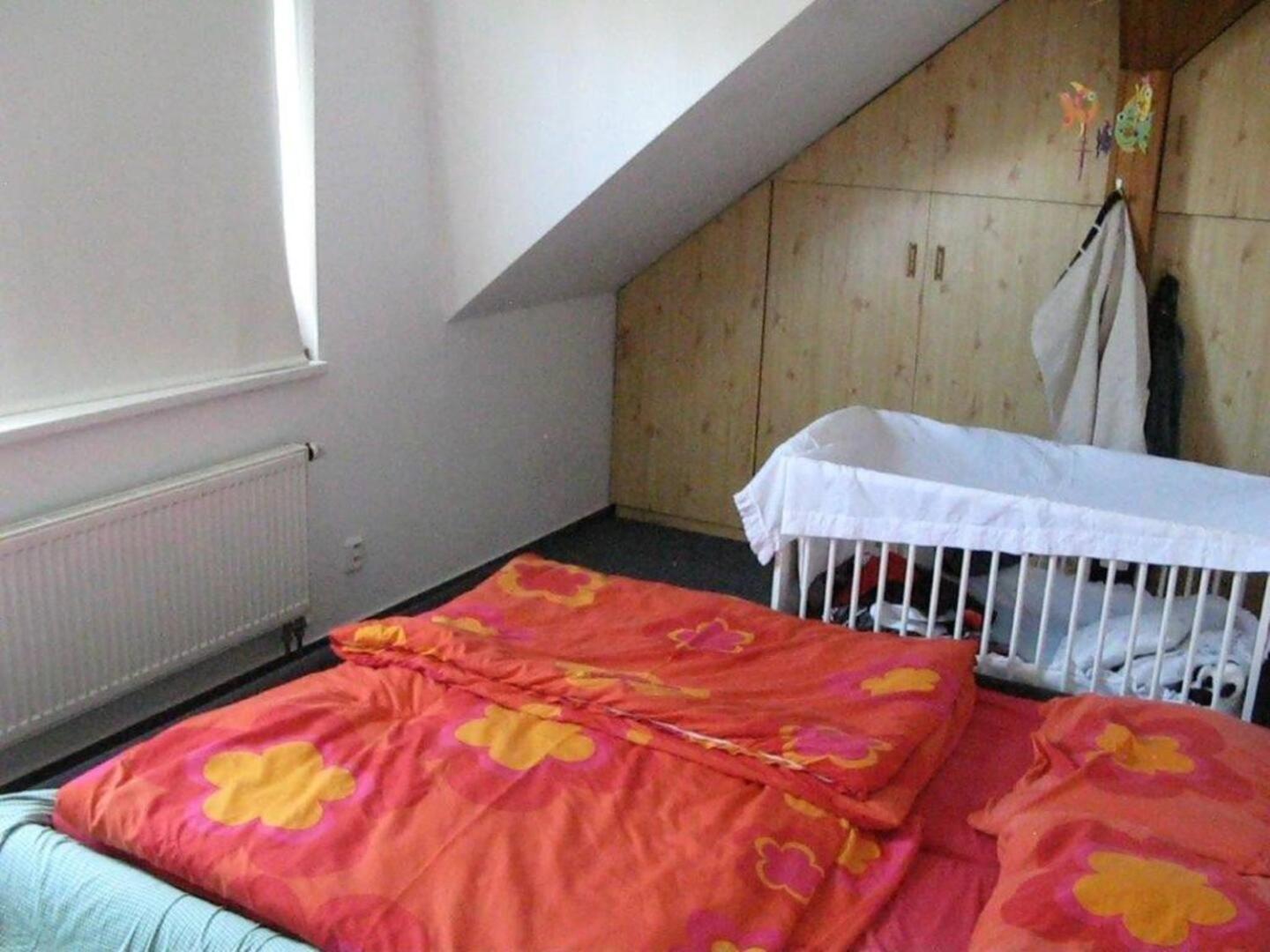 Privatunterkunft Beautiful House In With Parking